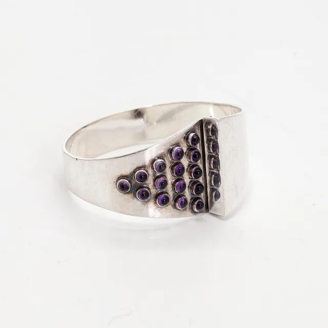 Veikko Reinikka, armband, cabochonslipade ametister, silver, 1962.
