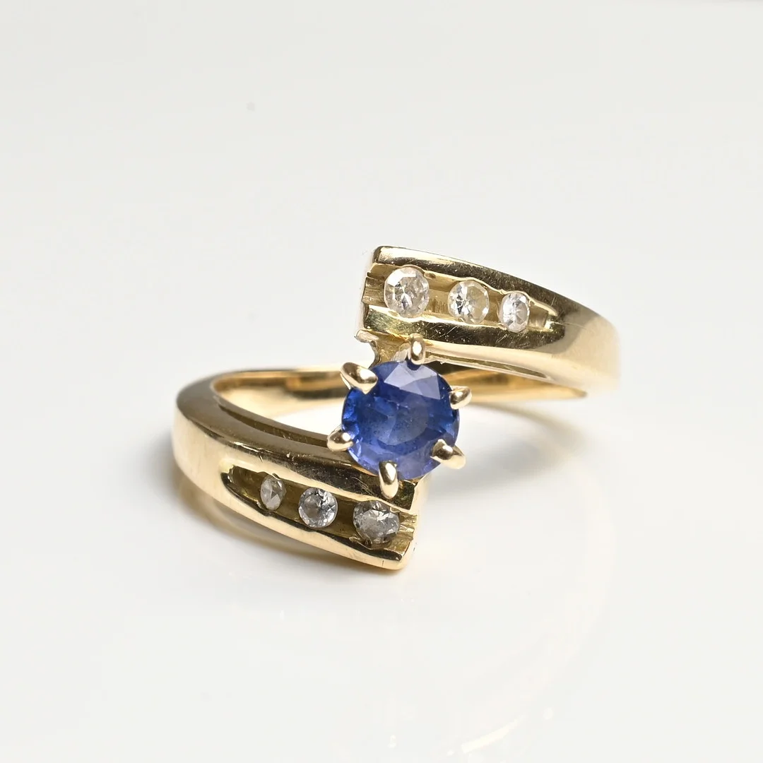 AN UNMARKED YELLOW METAL SAPPHIRE AND DIAMOND RING. — Rings — Ma San Auction