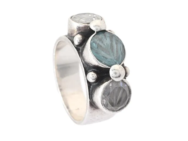 KUMKUM, ring, sterlingsilver, blå och vita stenar, stl 17 mm, vikt 10,1 g.