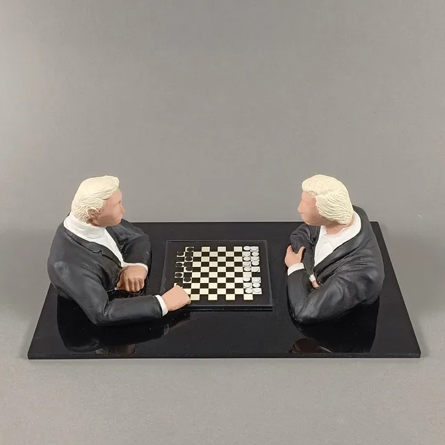 TISCHOBJEKT SCHACHSPIEL - 2. HÄLFTE 20. JH., KUNSTSTOFF.