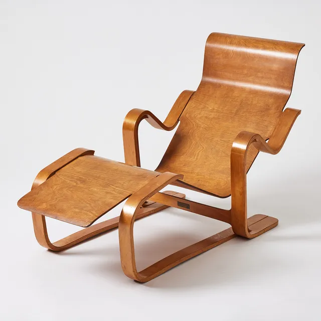 MARCEL BREUER. “Isokon Long Chair”, lounge chair, Isokon Furniture Co., England 1930s, designed 1936, laminated birch plywood.