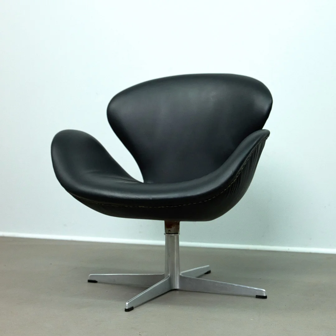 ARNE JACOBSEN. Fritz Hansen. Sessel / Lounge Chair, Modell 'Swan Chair', Entwurf von 1958, frühe Ausführung, Dänemark. — Armchairs & Chairs — Rheinveld Auktionen