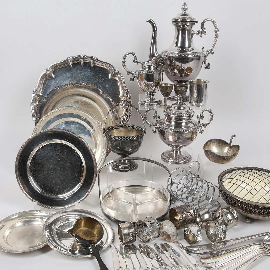 NYSILVERFÖREMÅL, parti, bl.a. kaffeservis. — Silver plated — Ekenbergs Auktioner