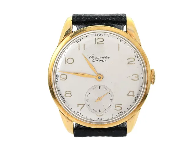 CYMA, Chronomètre, Cal 219, Verk nr. 394149, Boett nr. 63315 / 3293 / 65, doublé, manuell, plexiglas, liten sekundvisare, skadad urtavla, gravyr, läderband, ca 1955.