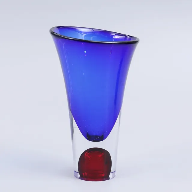 GÖRAN WÄRFF. Vas, överfångsglas, signerad, Kosta Boda.