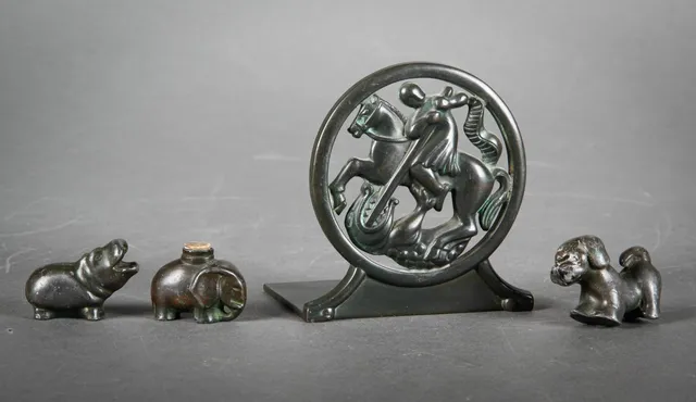 Just Andersen bogstøtte og tre figurer i diskometal(4)