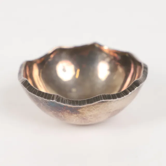 CLAES GIERTTA. Miniatyrskål, silver med hamrad dekor, Stockholm, 1971.