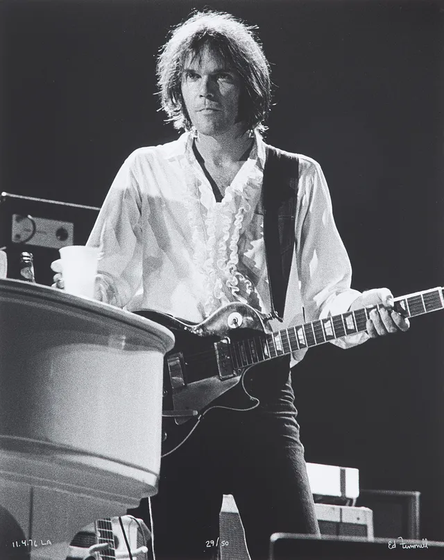 ED FINNELL (USA/SVERIGE, FÖDD 1956). Neil Young and Crazy Horse, "Fall Tour", Los Angeles, 4 Novemer 1976, signerad Ed Finnell, numrerad 29/50.