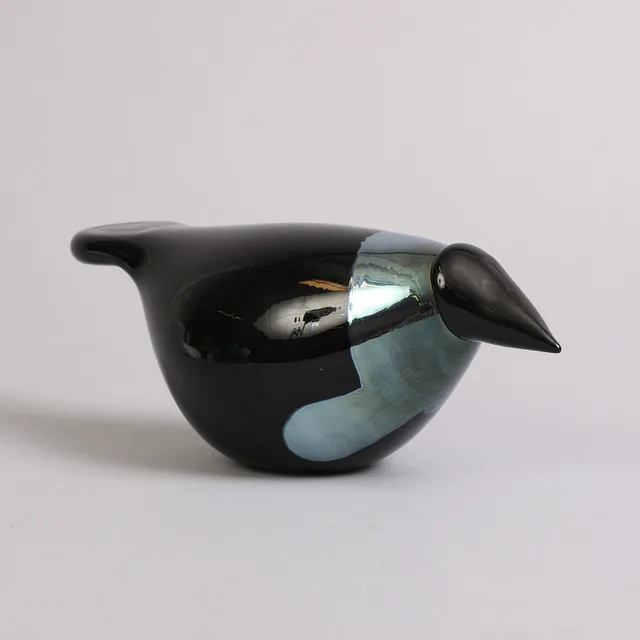 OIVA TOIKKA. "Varis", figur af glas i form af krage.