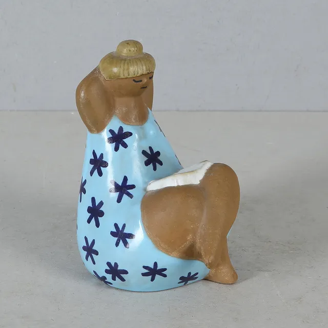 LISA LARSON. Figurin, stengods, "Emma" ur "ABC-fickorna", märkt.