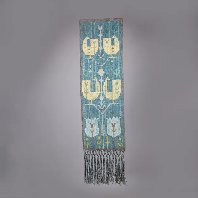 EVA NEMETH F. 1930. TILSKREVET. Vægtæppe, motiv med blomster og fugle, 1960'erne.