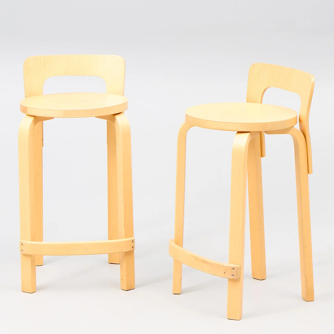 ALVAR AALTO. Barstolar, ett par, "K65". Artek, 1900-talets andra hälft. Formpressad och skiktlimmad björk. — Armchairs & Chairs — Uppsala Auktionskammare