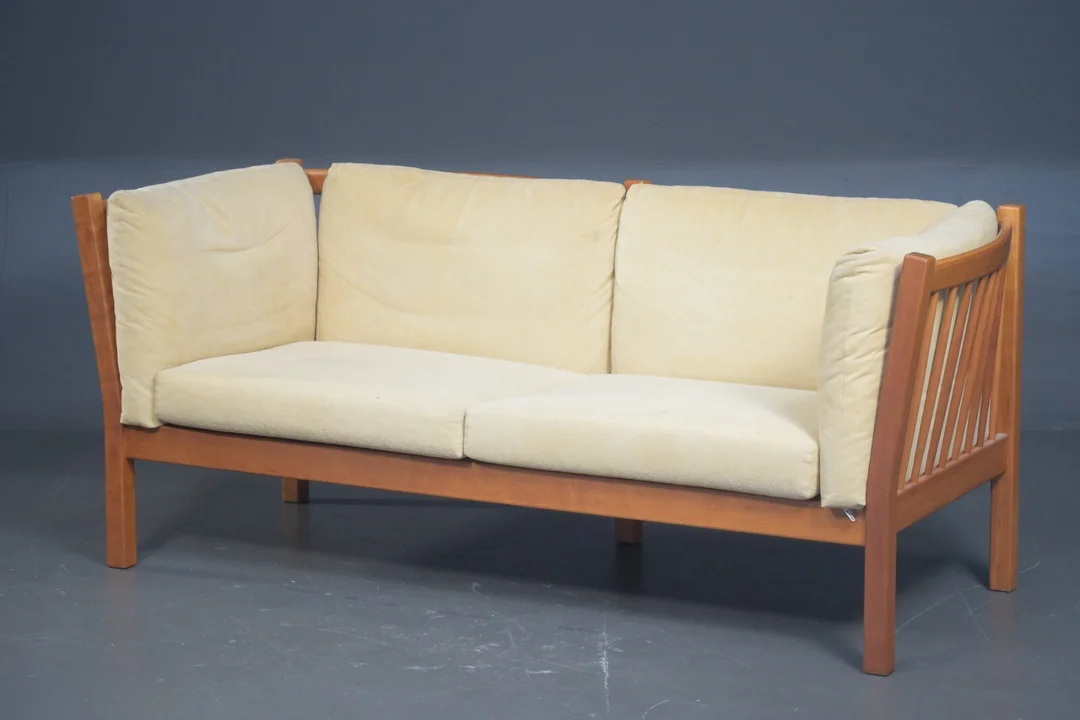 Andreas Hansen, 2-pers. sofa af kirsebærtræ — Furniture/Lounge suites, sofas — Lauritz
