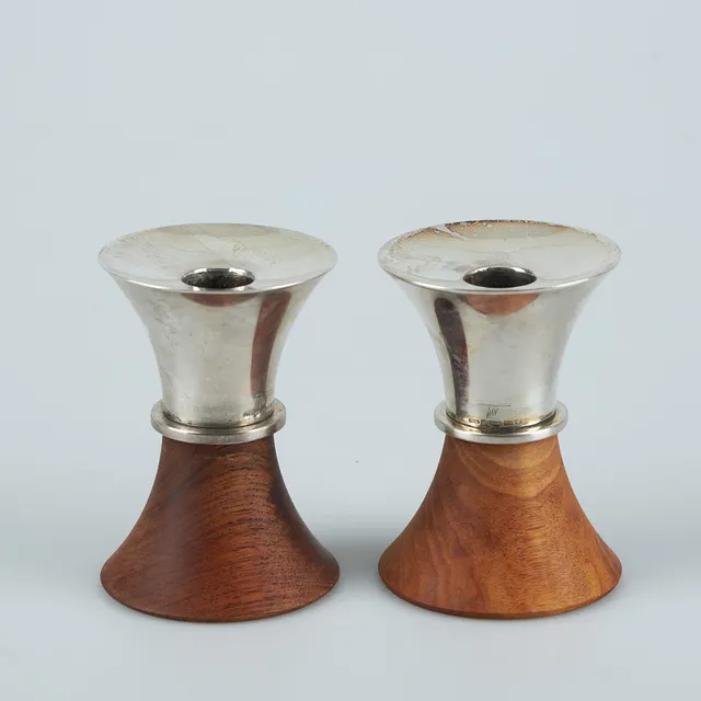 TAPIO WIRKKALA. LJUSSTAKAR, ett par, TW 54, silver, ädelträ, Kultakeskus, Tavastehus 1960.