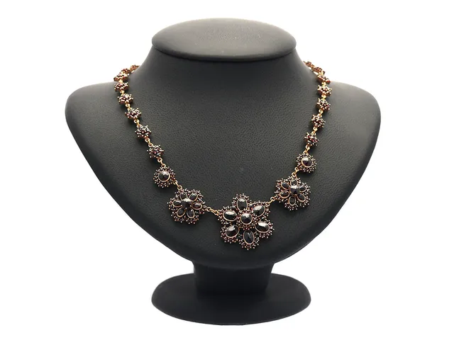 COLLIER, metall, granater, säkerhetskedja, längd 43,5 cm.
