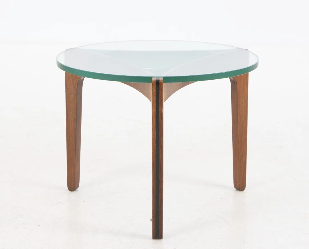 Sven Ellekær for Chr. Linnebergs Møbelfabrik. Circular rosewood coffee table, model '104' — Furniture/Coffee tables, occasional tables — Lauritz