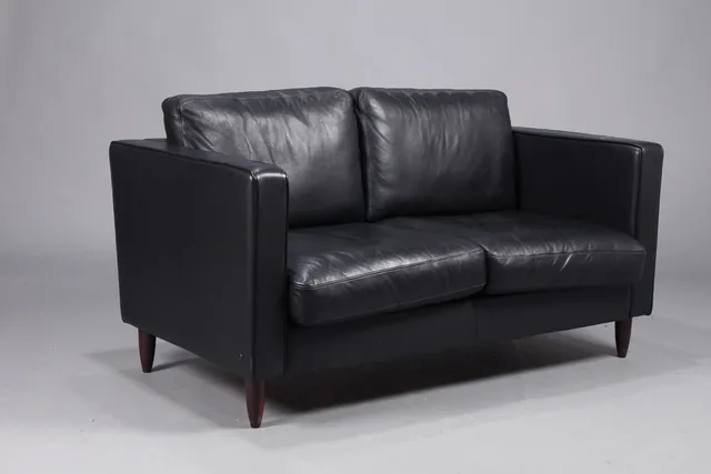 Hurup Furniture Factory. 2 pers. sofa in black leather