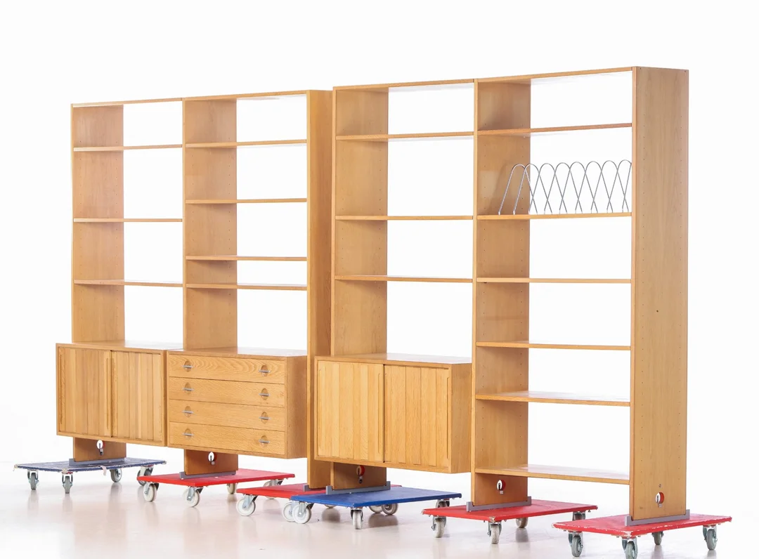 Hans J. Wegner for Ry Møbler. 'RY-100'. Freestanding shelving system made of oak — Furniture/Shelving — Lauritz
