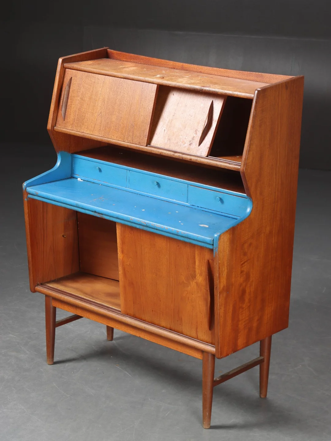 Sekretær af teak, 1960'erne — Furniture/Cabinets, chests of drawers — Lauritz