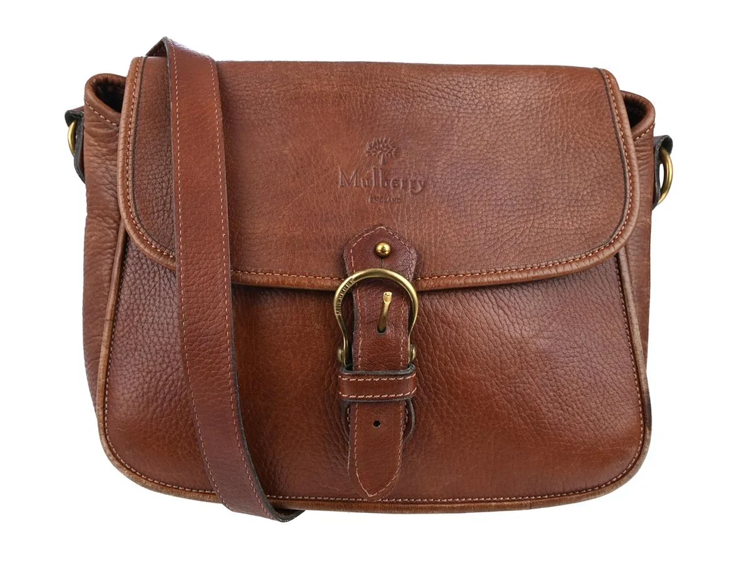 VÄSKA, MULBERRY, vintage, brunt läder, mässingfärgade beslag, 25x22x8 cm, bruksslitage. — Accessoarer/Väskor — Kaplans