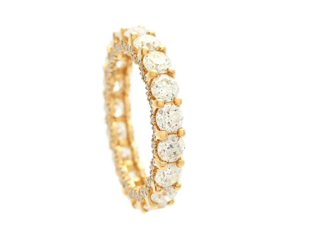 HELALLIANSRING, 18K guld, 133 briljantslipade diamanter ca 3,99 ctv, ca TW-TCr/VVS-SI, stl 17 mm, vikt 4,2 g.
