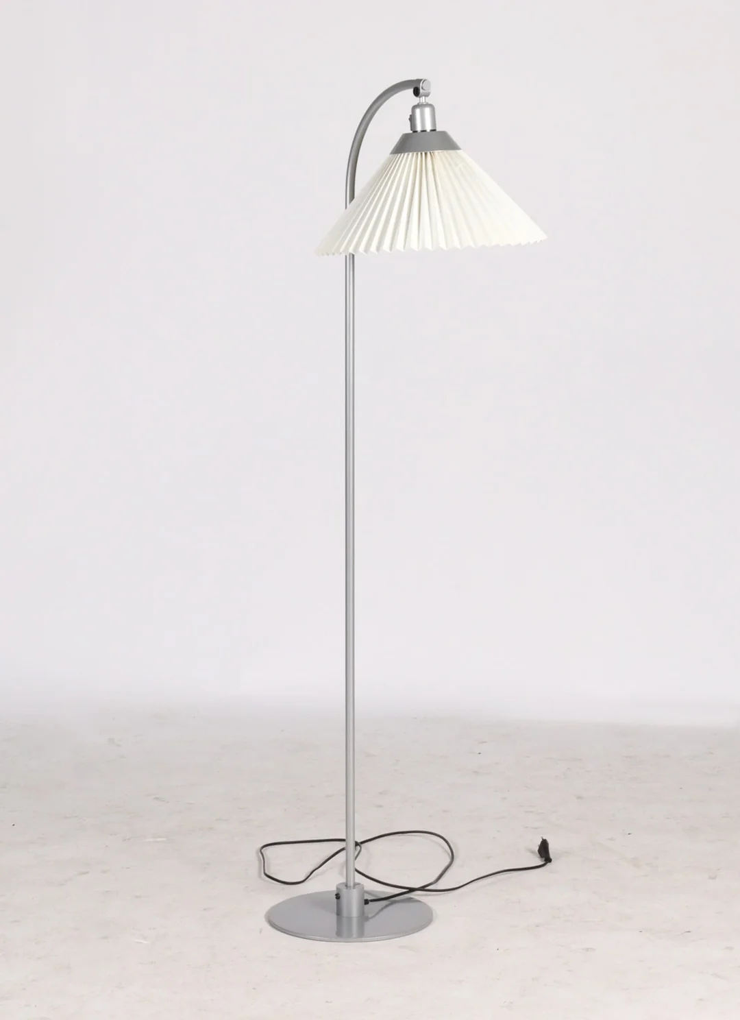 Flemming Agger for Le Klint, floor lamp, model 368 — Lamps and lighting/Floor lights — Lauritz