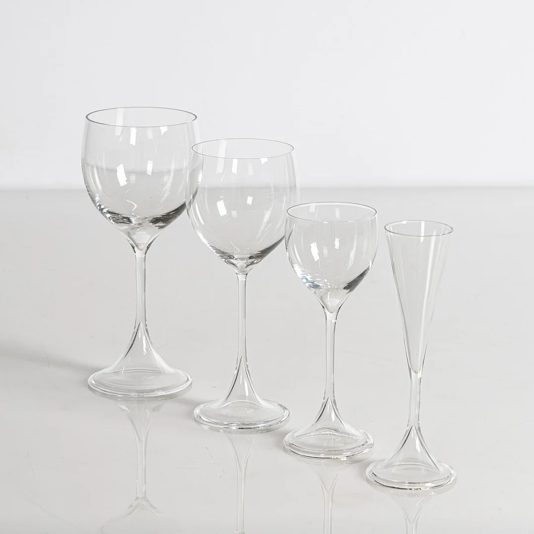 NILS LANDBERG. Glasservis, 42 delar, "Carillion", Orrefors, Sverige 1900-talets mitt. — Tableware — Stockholms Auktionsverk Helsingborg