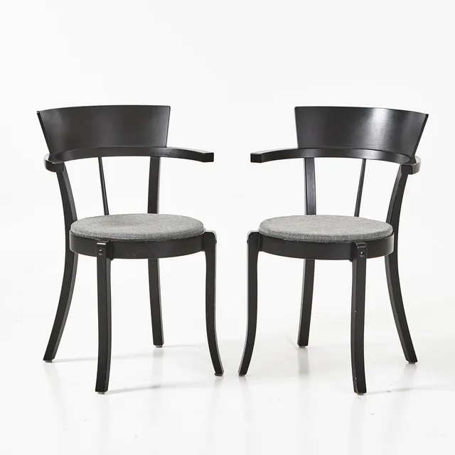 ÅKE AXELSSON. Karmstolar, ett par, stämpelmärkta, Gärsnäs, 2012.