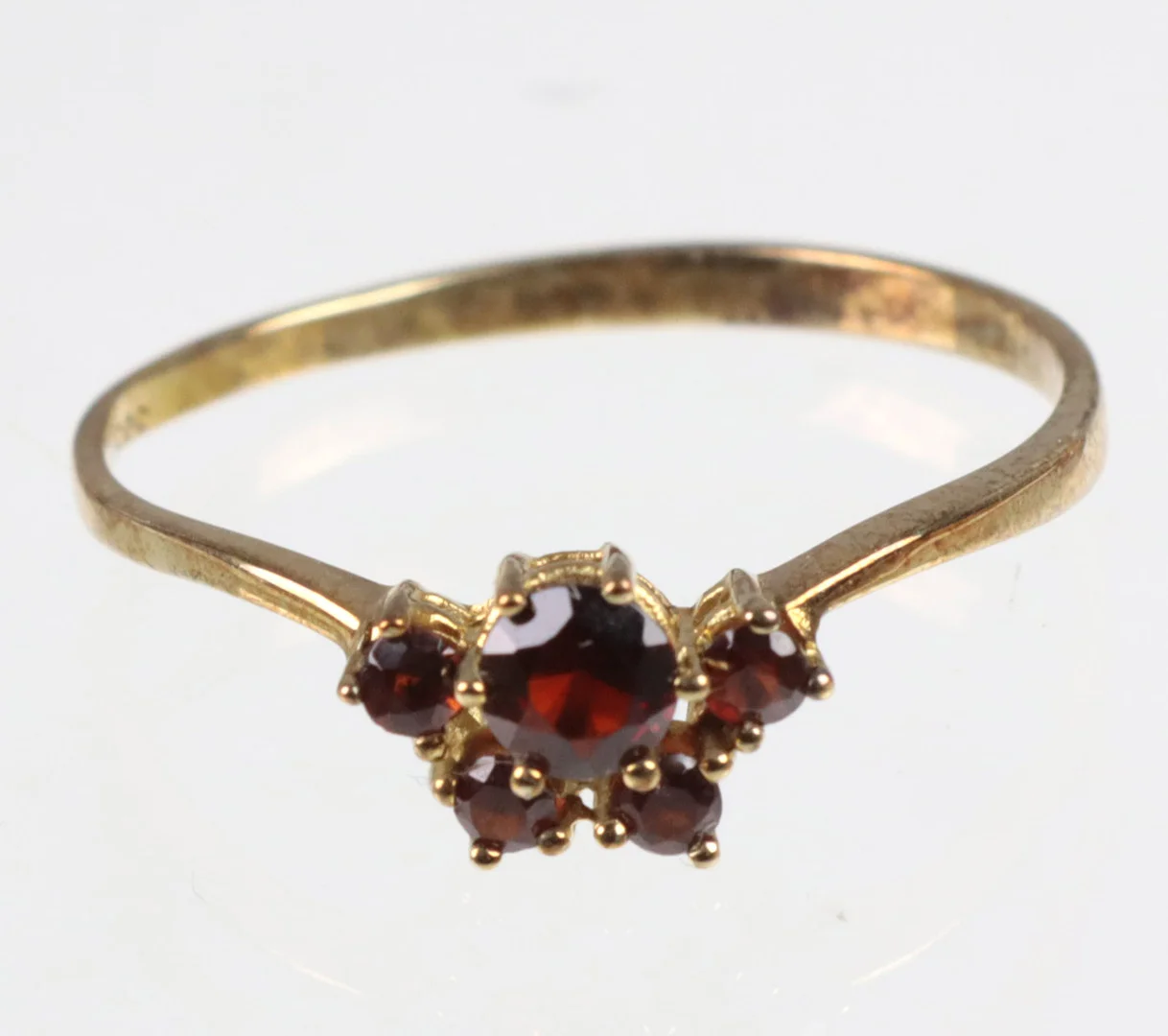 GRANAT RING, Gold 333. — Rings — Auktionshaus Bossard