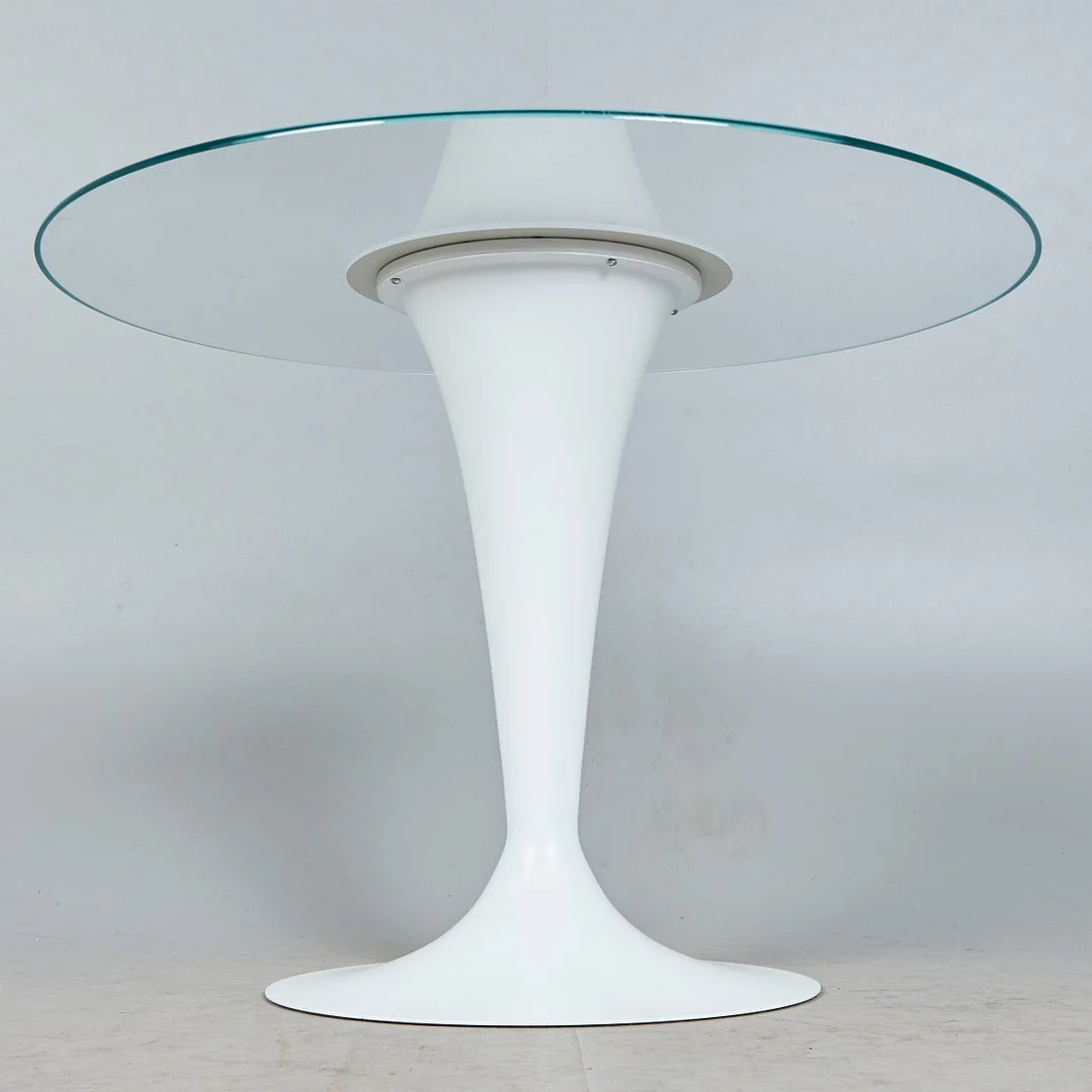Esstisch / Tisch, Metall, Glas, 1980er/90er Jahre. — Tables — Stockholms Auktionsverk Köln