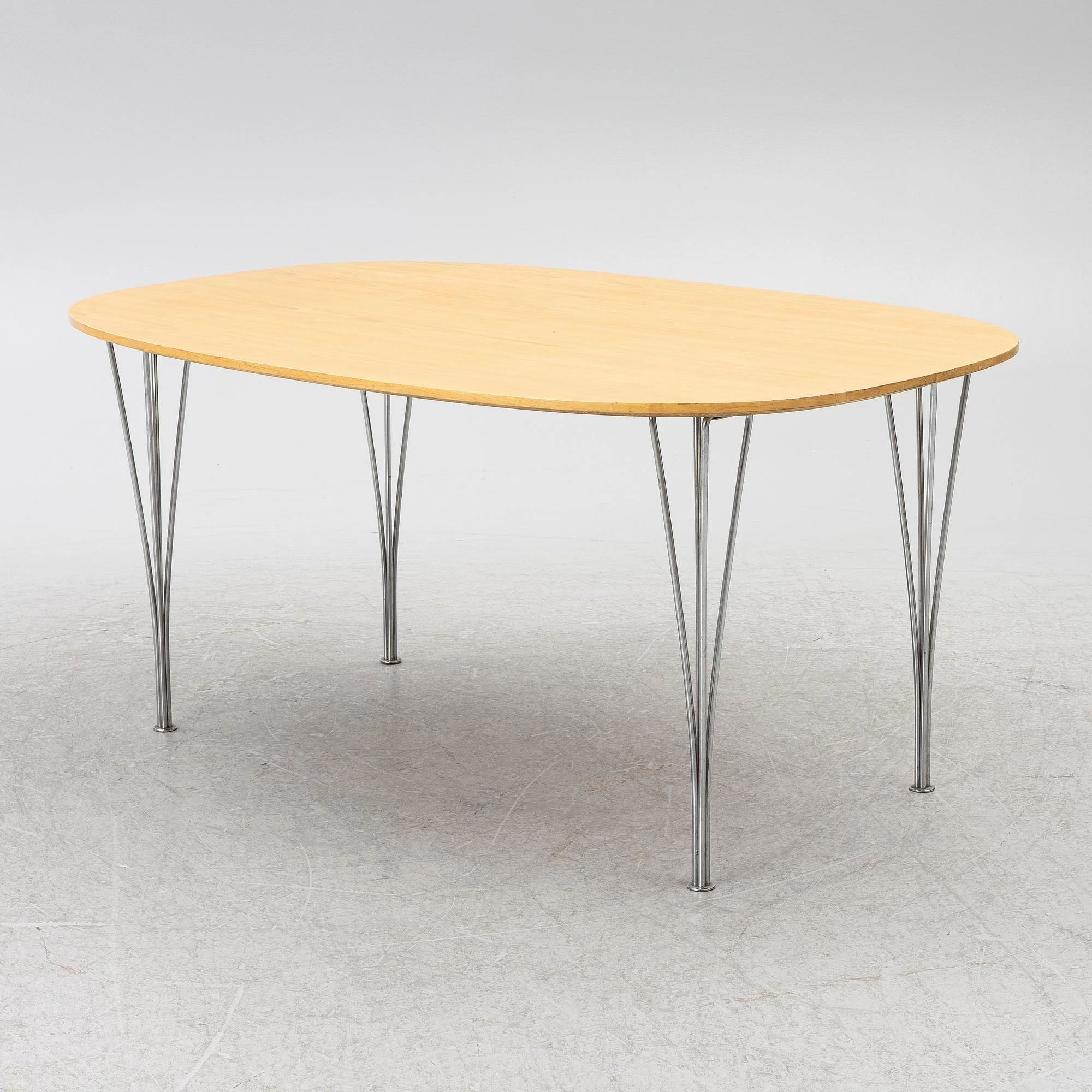 Bruno Mathsson, & Piet Hein, matbord, "Superellips", Fritz Hansen, Danmark, 1982. — Design/Möbler — Bukowskis