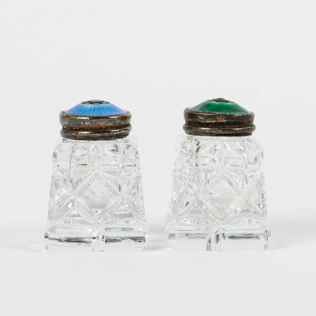 SALT- OCH PEPPARKAR, glas, silver och emalj, Norge.