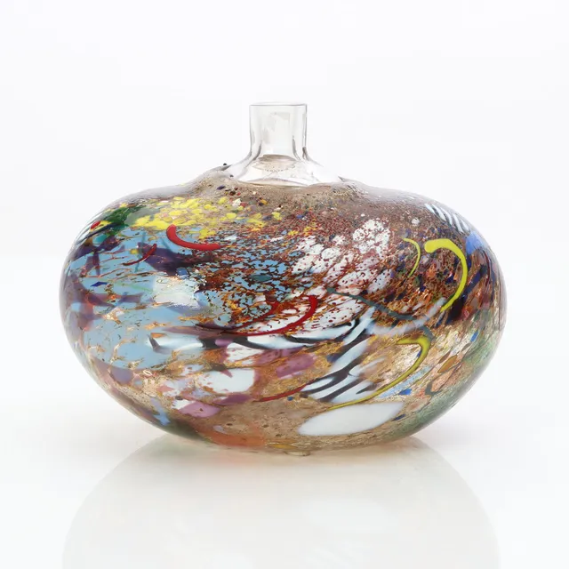 BERTIL VALLIEN. Vas. Konstglas. Kosta Boda Atelier. Signerad undertill.