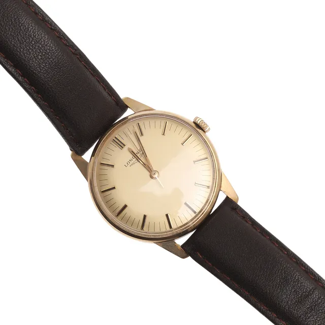 A GENTLEMAN'S GOLD WRISTWATCH BY LONGINES.