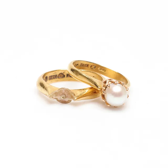 RINGAR, 2 stycken, guld, 23k, ca 11,6 gram.