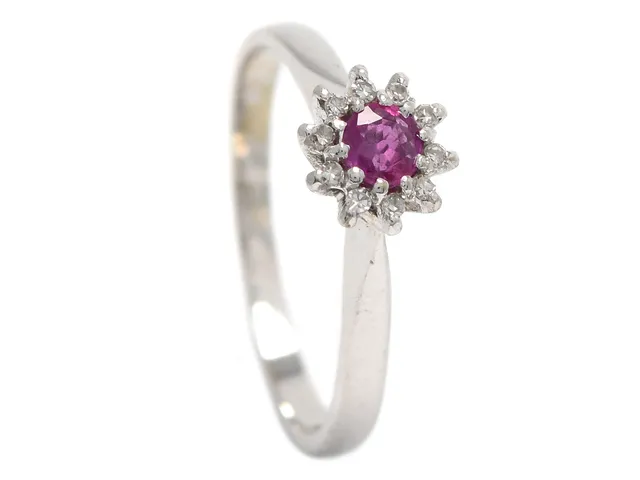 CARMOSÉRING, 18K vitguld, rosa safir, 10 åttkantslipade diamanter ca 0,05 ctv, stl 17,5 mm, vikt 2,6 g