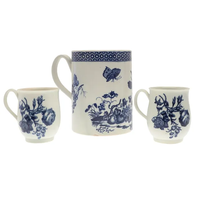 18THC WORCESTER PORCELAIN MUG, & PAIR OF SMALLER BELL SHAPED TANKARDS.