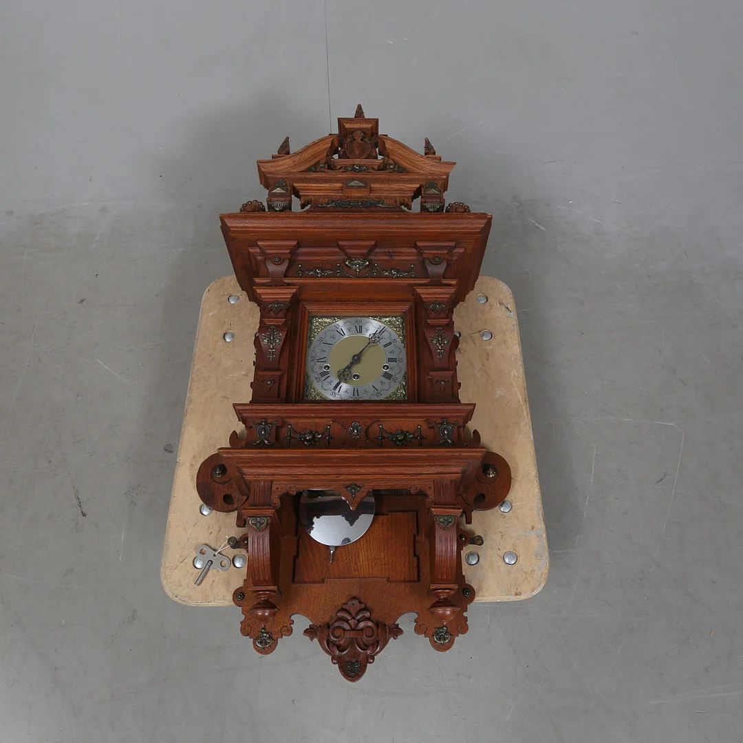 VÄGGUR, s.k. "Herrgårdsur" , ek, Tyskland, 1900-talets början. — Wall Clocks — Gomér & Andersson Linköping