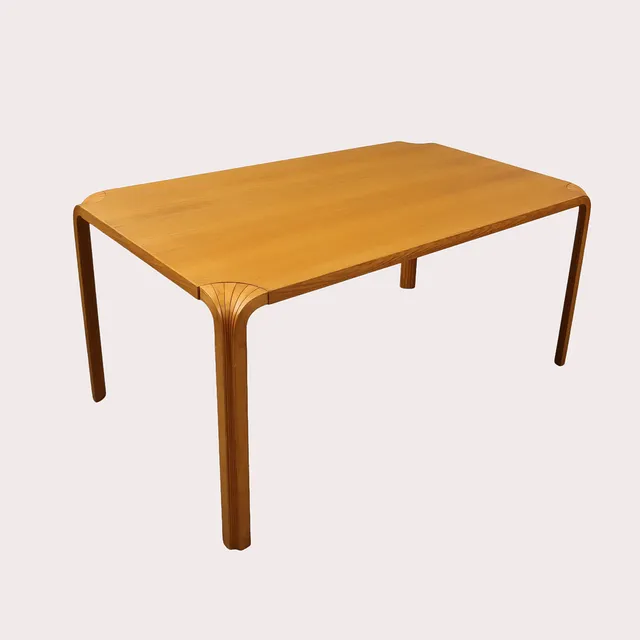 ALVAR AALTO. Soffbord, ”Fan Leg Table”, Artek, Finland, formgiven år 1954, fanerat i ask, ben i björk.