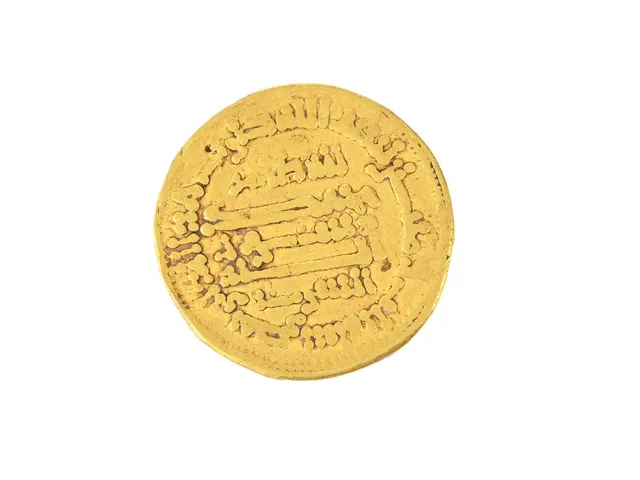 MYNT, guld, Dinar, 813-833, Bagdad, kvalité ca 1, diameter 18 mm, vikt 4,2 g.