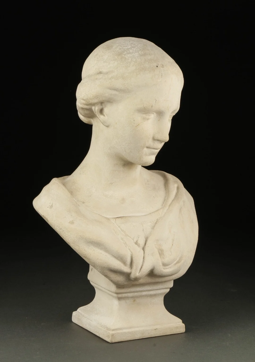 Ubekendt kunstner. Buste af kvinde — Paintings and sculptures/Sculptures — Lauritz