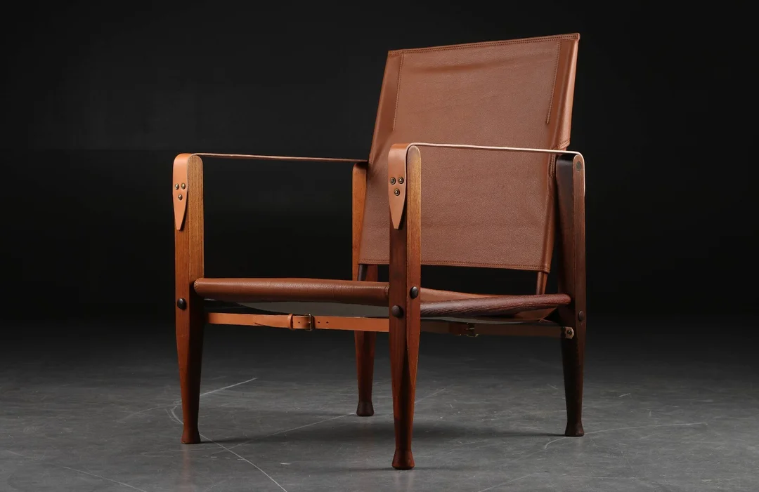 Kaare Klint. Safari chair upholstered in cognac-coloured aniline leather — Furniture/Lounge chairs — Lauritz