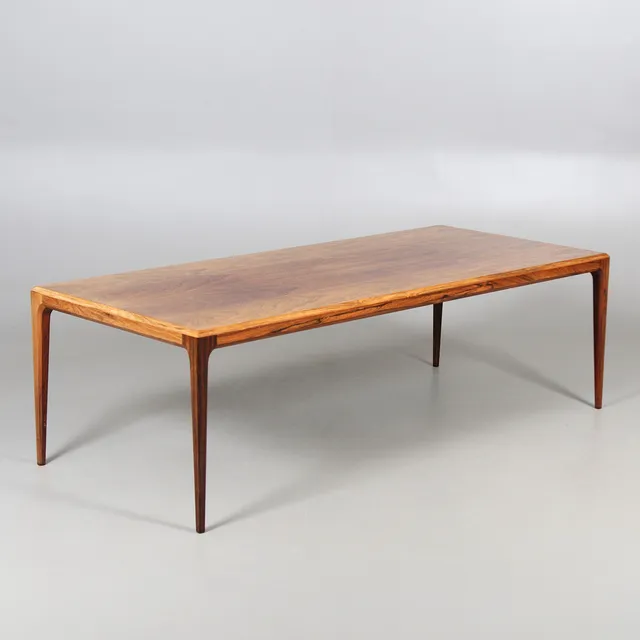 JOHANNES ANDERSEN. Soffbord, jakaranda, Silkeborg CFC Danmark. 1960/70-tal.