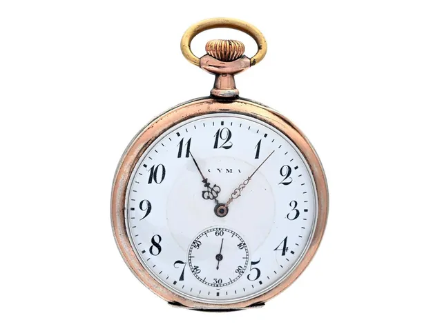 CYMA, fickur, 50 mm, Boett nr. 9116000/283, silver (800), ankargång, skadad urtavla, bucklor, ca 1920.