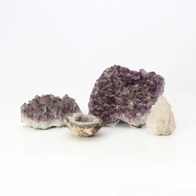 MINERALER, FYRA DELAR. Bl.a. Ametister och bergskristall.