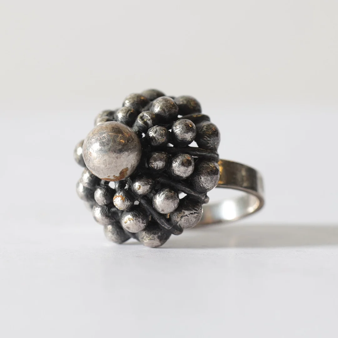 ERIK GRANIT. ring, sterlingsilver, Finland, 1970. Totalvikt ca 11,2 gram. — Rings — Gomér & Andersson Nyköping