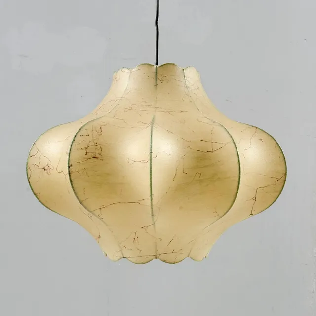 FRIEDEL WAUER. Mid Century Cocoon Deckenleuchte/Deckenlampe, Goldkant, Modell: 'Onion', Deutschland, 1960er Jahre.