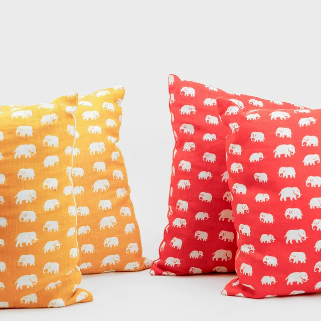 ESTRID ERICSON. Kuddar, 2 + 2 st, klädda med textilen "Elefant" för Firma Svenskt Tenn.