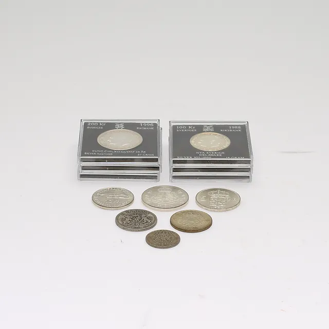 MYNT, silver, Sverige, 1900-tal. Totalvikt ca 2765 g.