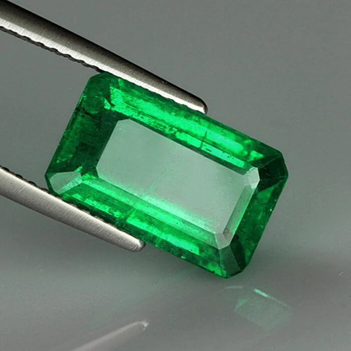 Unset emerald-cut emerald, approx. 2.31 ct. — Jewellery/Diamonds, gems — Lauritz